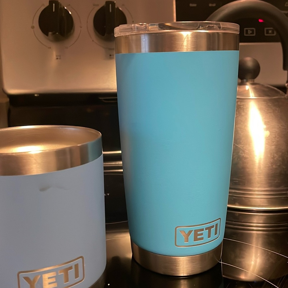 YETI Rambler 20oz blue green